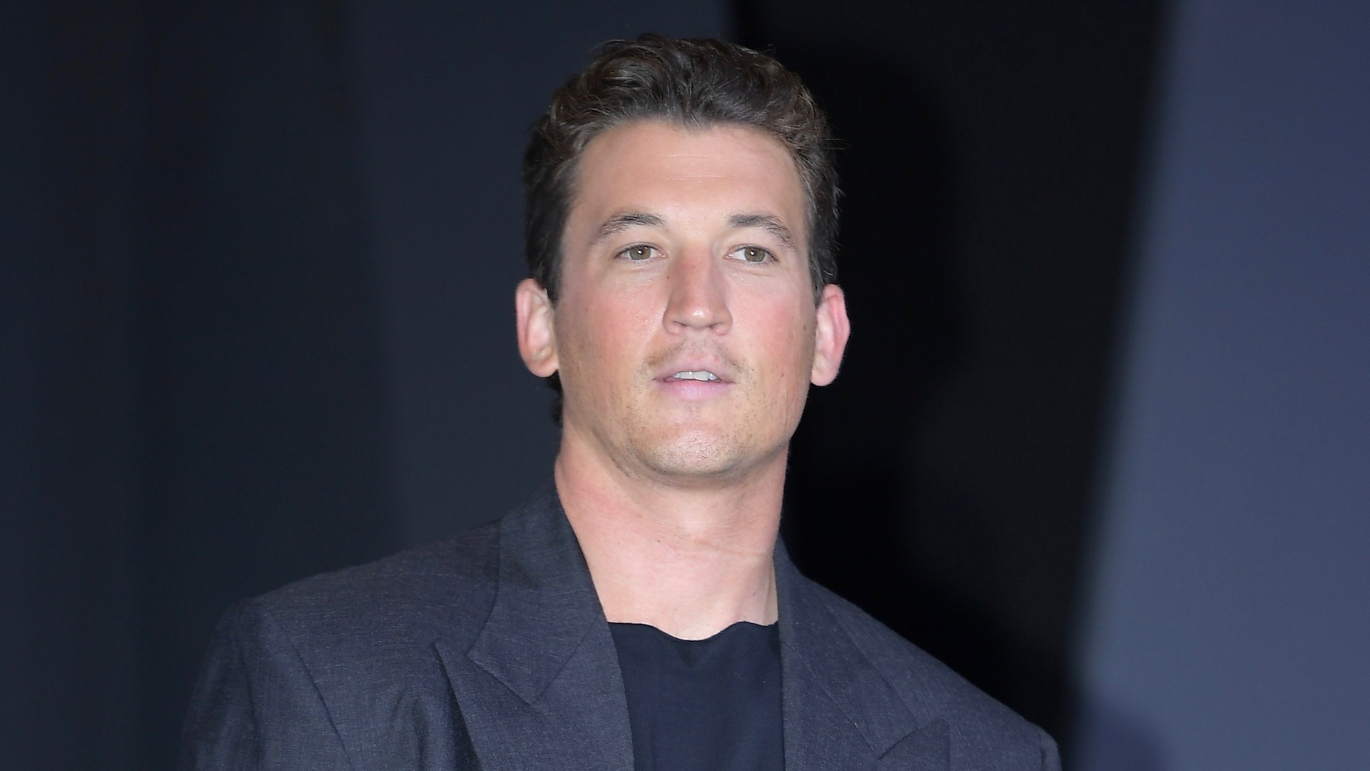 Miles Teller Shares How He Did the “Great Balls of Fire” Scene in ‘Top Gun: Maverick’ During ‘SNL’ Monologue