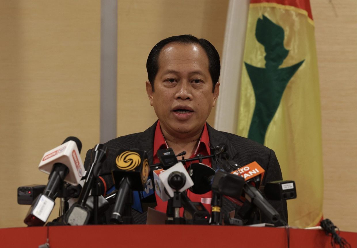 Annuar among three divisional leaders sacked by Umno, says Ahmad Maslan