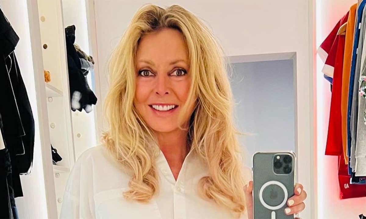 Carol Vorderman shows off gym-honed physique in fabulous green dress