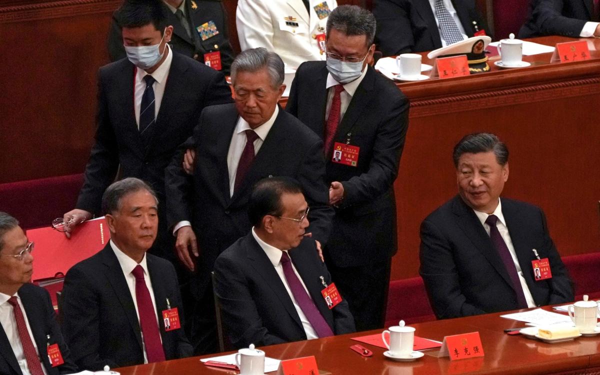 Former Chinese President Hu Jintao escorted out of party congress