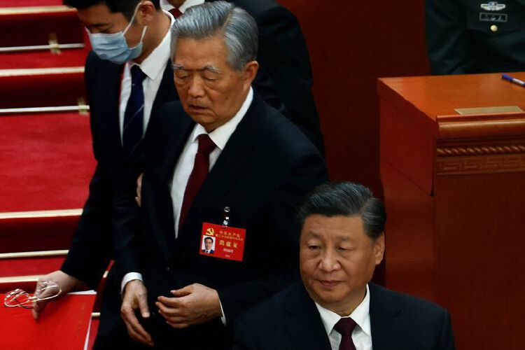 former-chinese-president-hu-jintao-escorted-out-of-party-congress-nestia