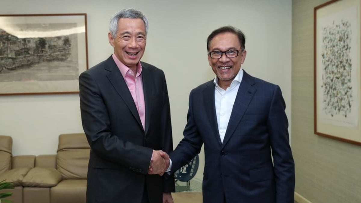 PM Lee invites Malaysia's new leader Anwar to visit Singapore