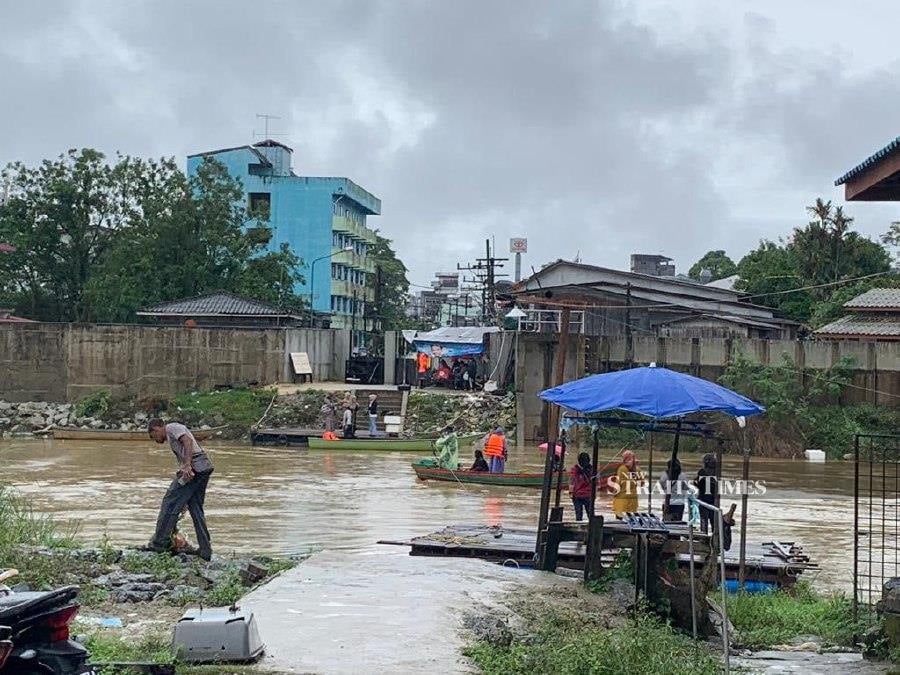 Sungai Golok bustling with cross-border activities despite monsoon season