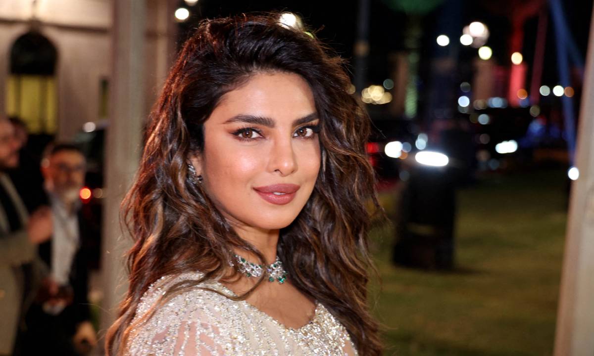 Priyanka Chopra impresses fans with stunning swimsuit photo aboard a yacht