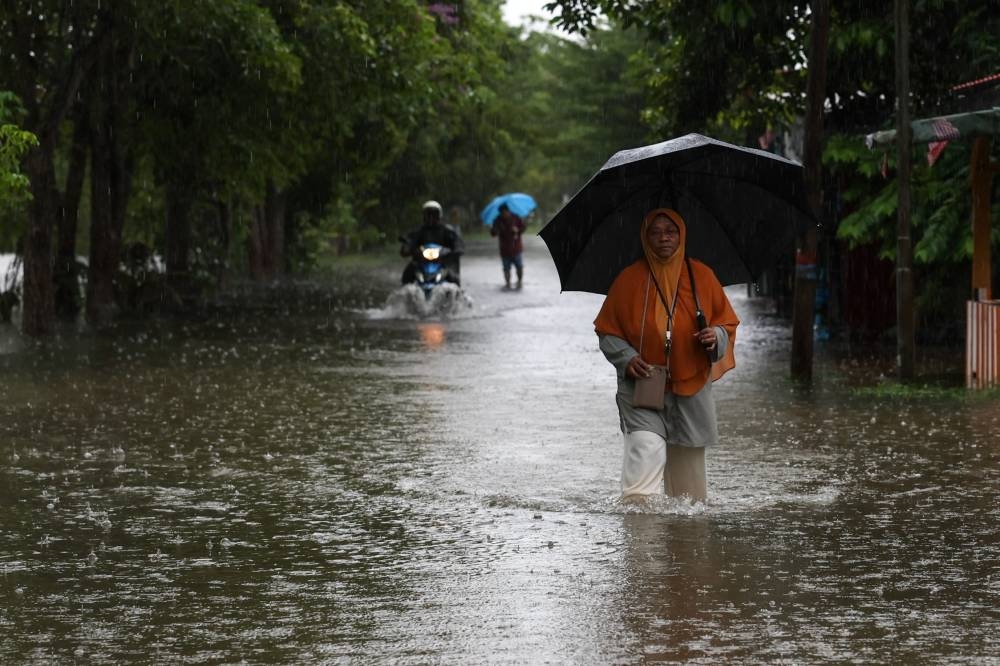 Heavy rain causes floods in Terengganu