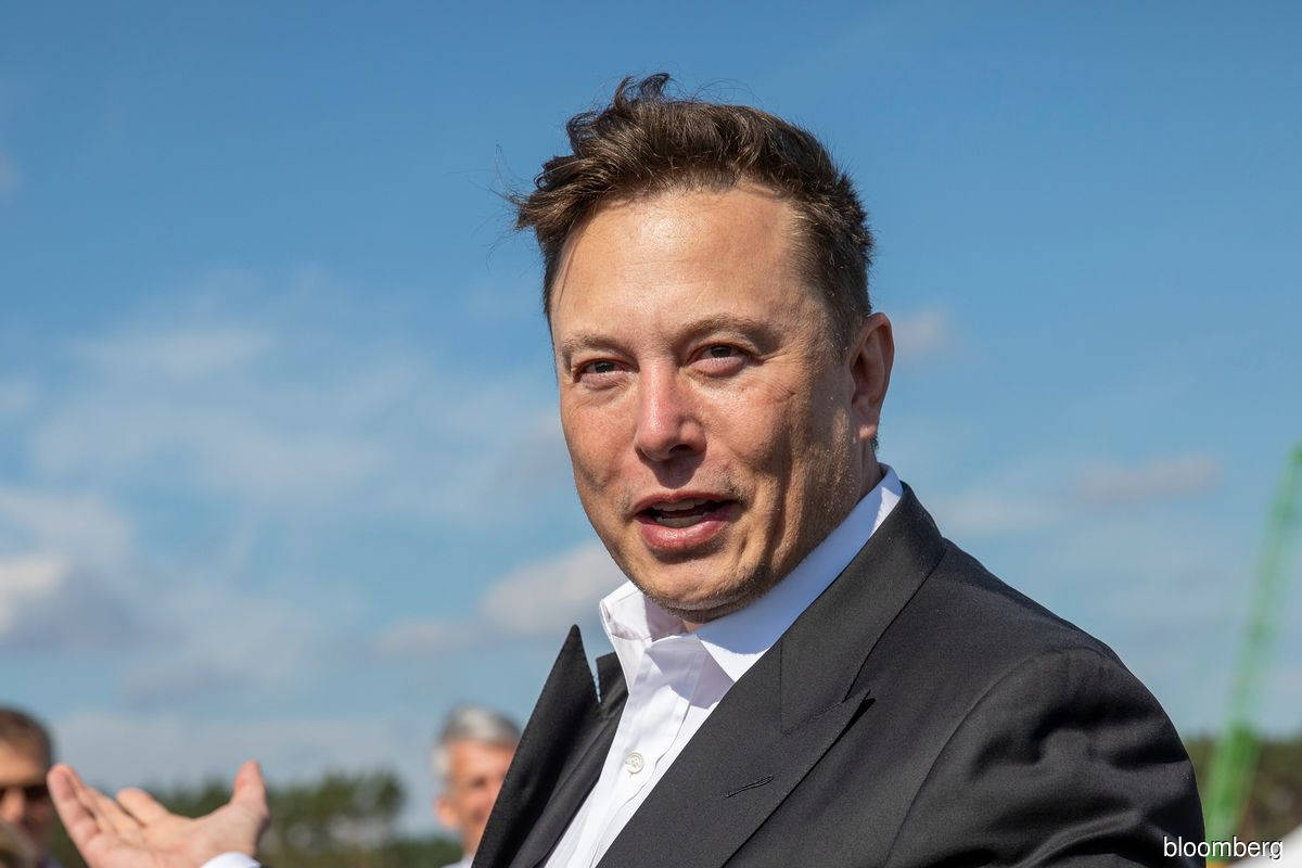 Tesla's troubles are piling up while Elon Musk is distracted with Twitter