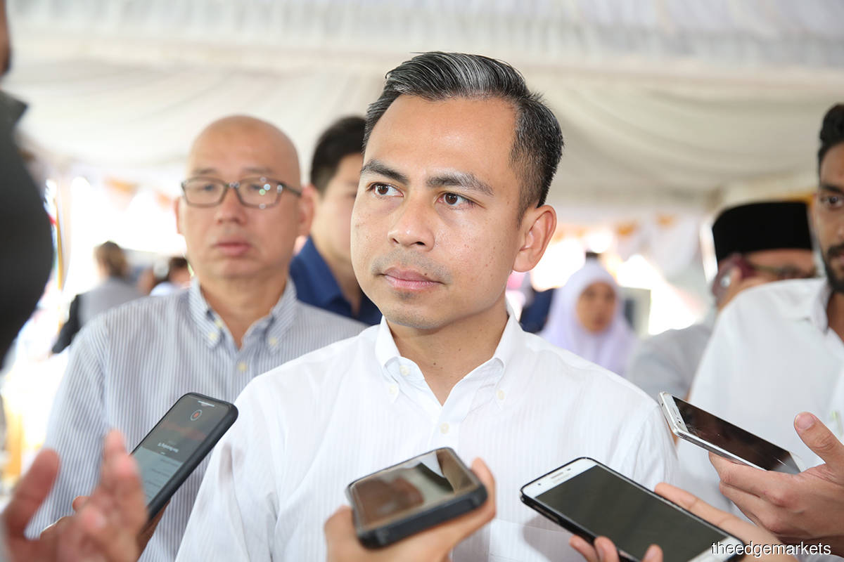 Fahmi says AirAsia office inspected in probe into data leak