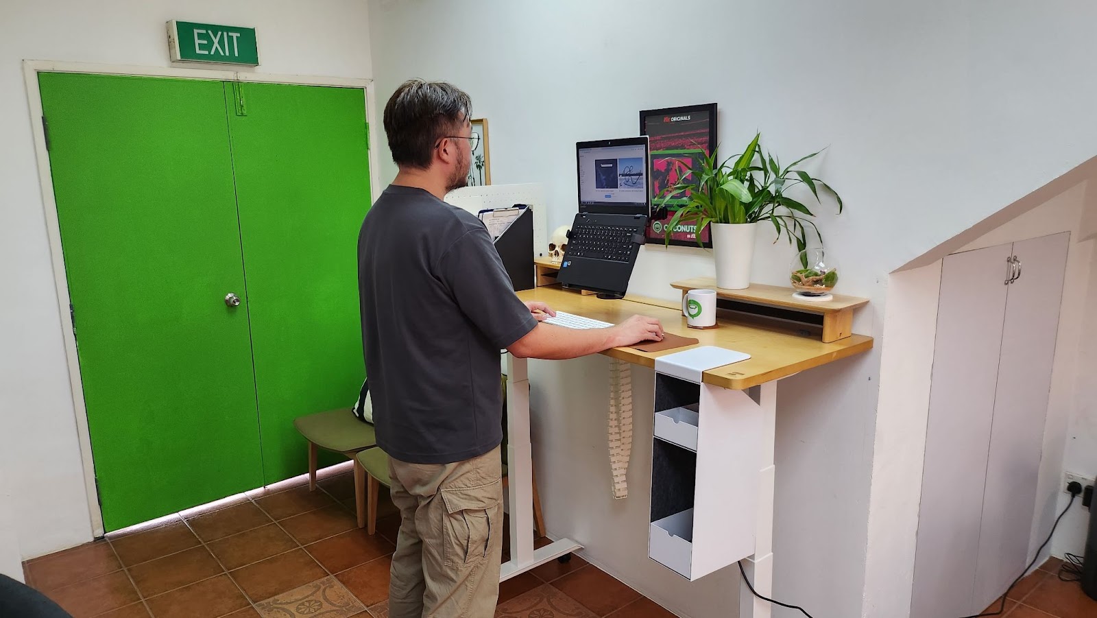 We tried out this ergonomic standing desk that’s shot to the top of our holiday wishlists
