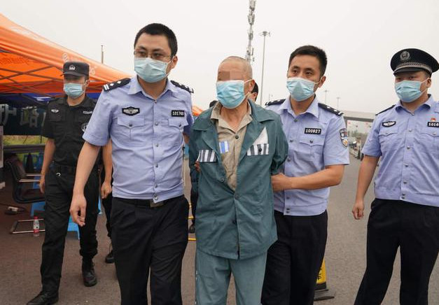 重庆渝中警方破获21年前命案：嫌犯落网时因盗窃正在服刑