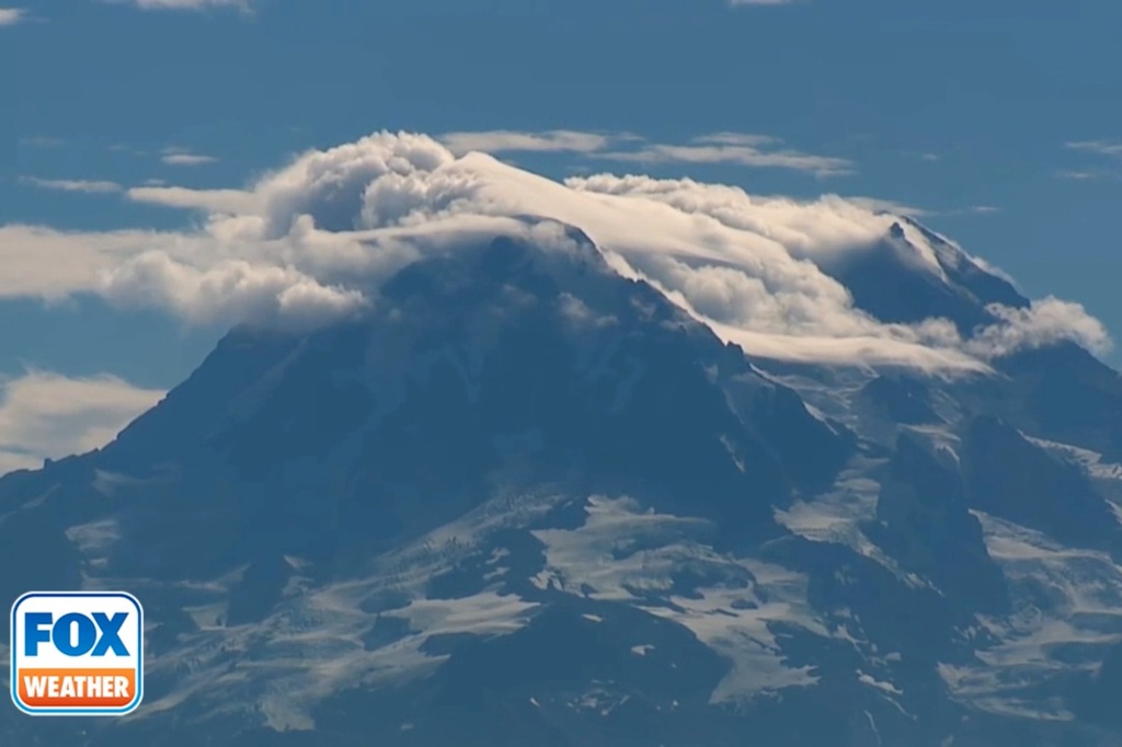 Ominous Mount Rainier cloud formation sparks panic that volcano will erupt