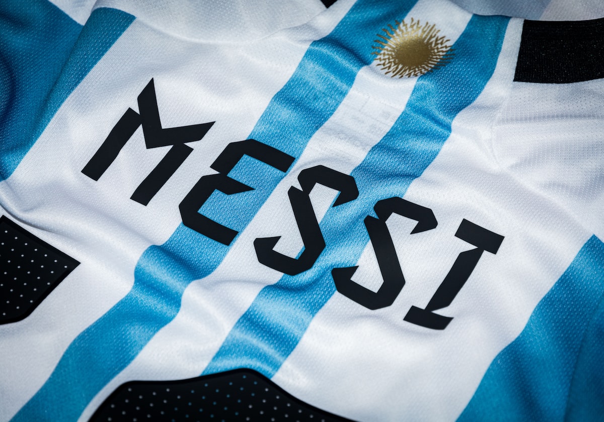 GF MAKES BF TO WEAR LIONEL MESSI’S JERSEY TO ‘DO’ HER