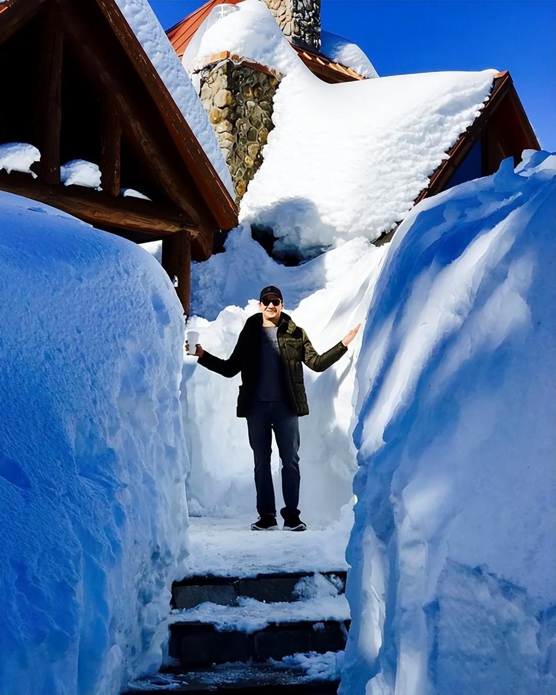 漫威巨星“鹰眼”突受重伤抢救！胸口腿部遭铲雪车碾压大出血