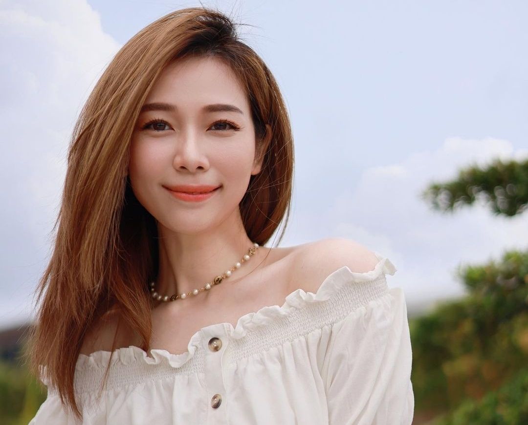 HK based Malaysian-born actress Vivien Yeo reunites with parents in Johor after 2 years