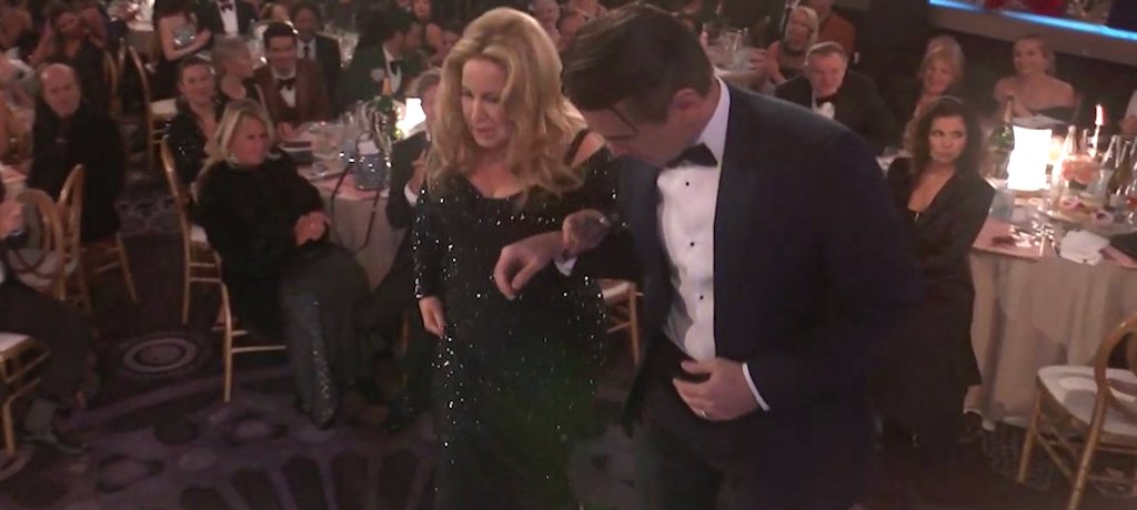 Colin Farrell Being A Gentleman And Escorting Jennifer Coolidge Up To The Golden Globes Stage Won Lots Of Hearts