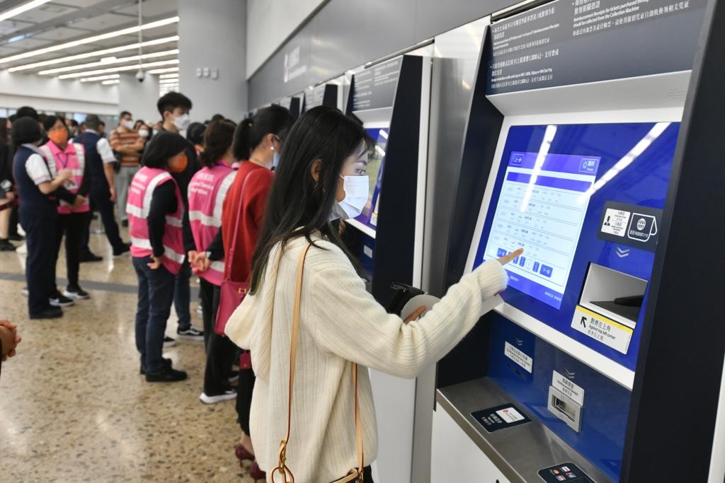 高铁周日首日復运 林世雄：港铁将增派人手确保畅顺