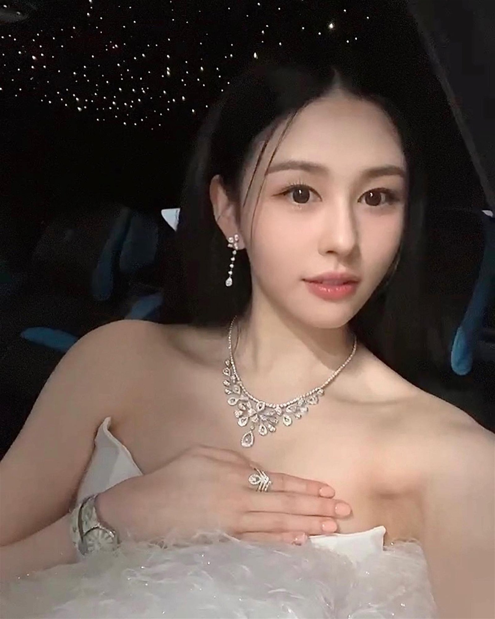 贴脸BLACKPINK成员Rosé合照　沈月颜值毫不逊色