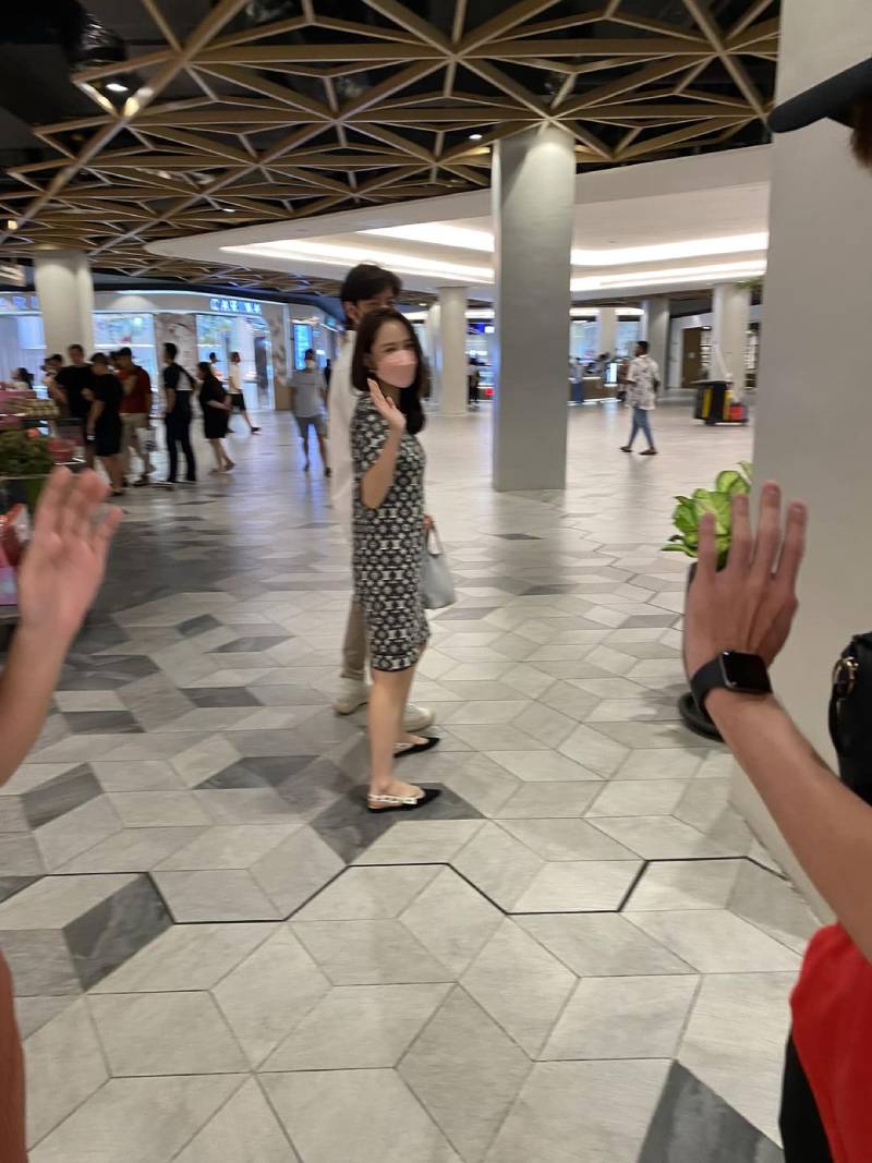 Joe Chen spotted shopping in JB with Malaysian husband