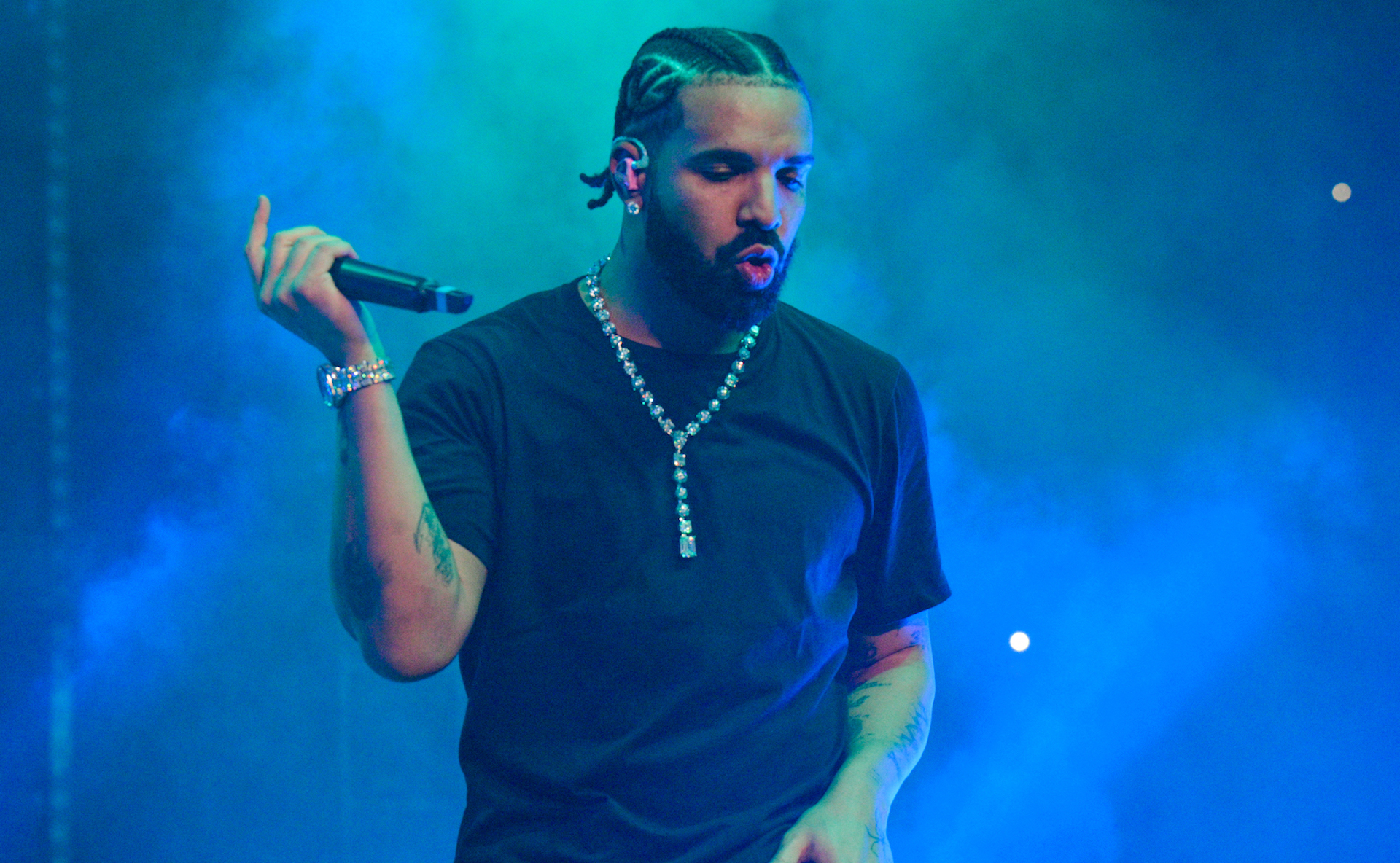 Here’s a Look At What Went Down in Night 1 of Drake at the Apollo