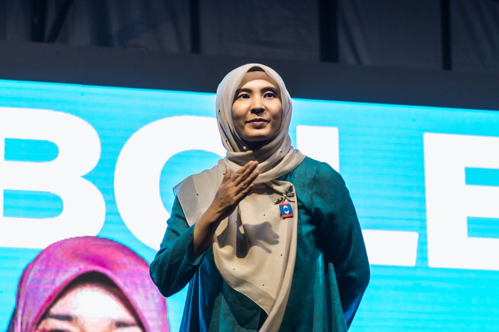 Nurul Izzah makes her move, PKR deputy presidency up for grabs