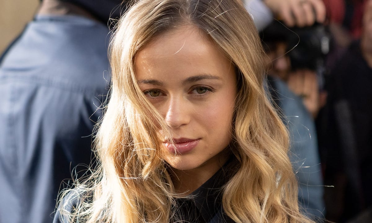 Lady Amelia Windsor looks like 60s icon in retro mini dress