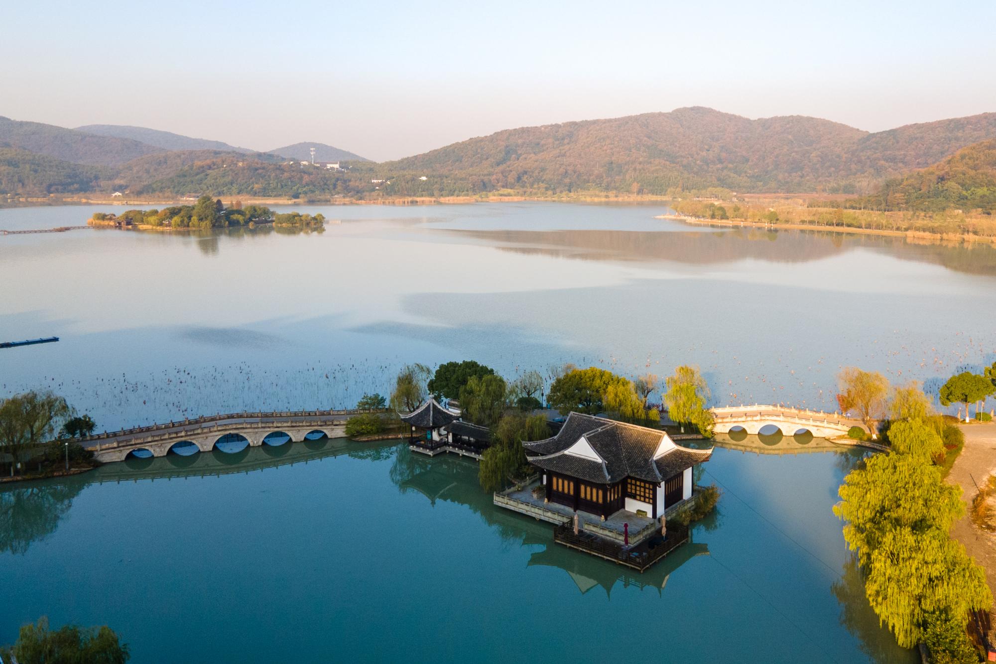 中国唯一山海湖全景度假地，湖光山色风光美，正是采摘橘子最佳时