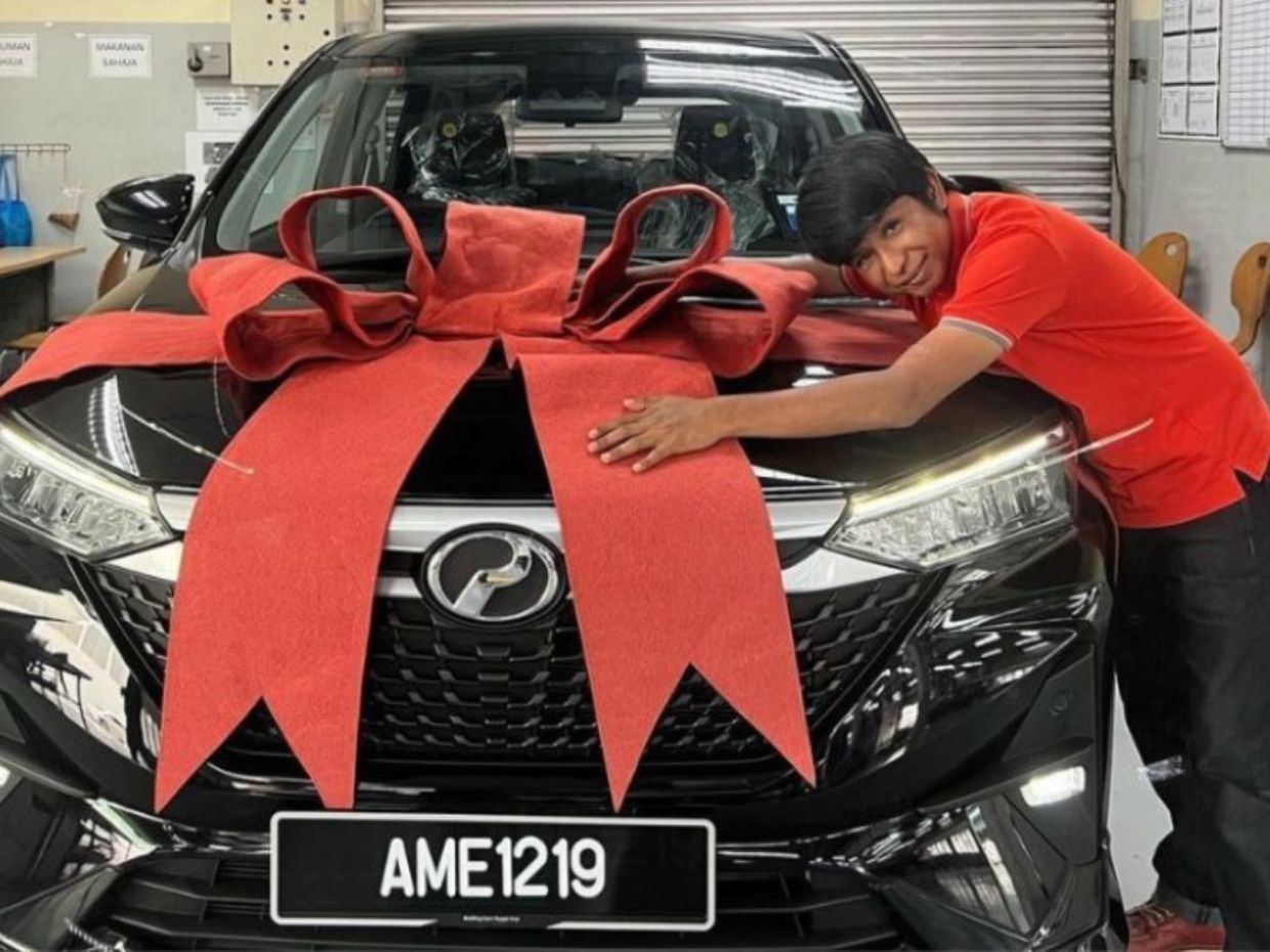 Malaysian comedian Amir Raja Lawak buys new car with savings made from selling corn drinks