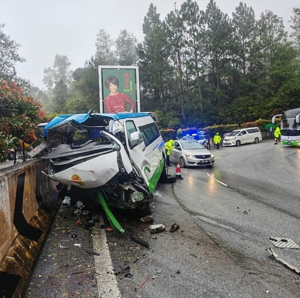 7 dead in tourist van crash in Genting Highlands