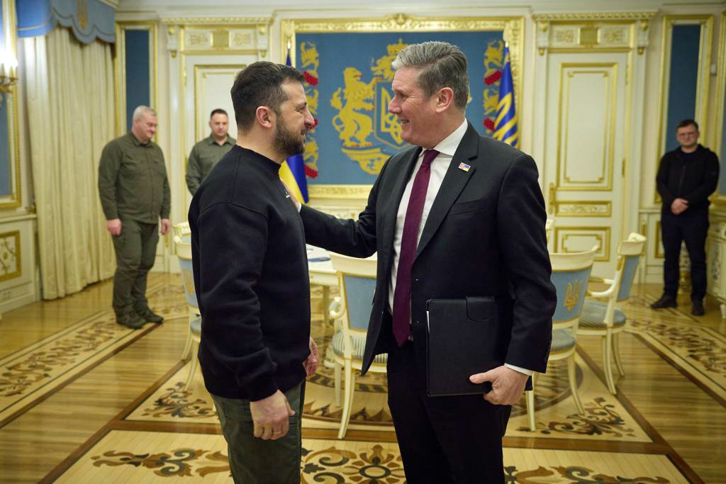 Keir Starmer meets Zelensky on first visit to Ukraine