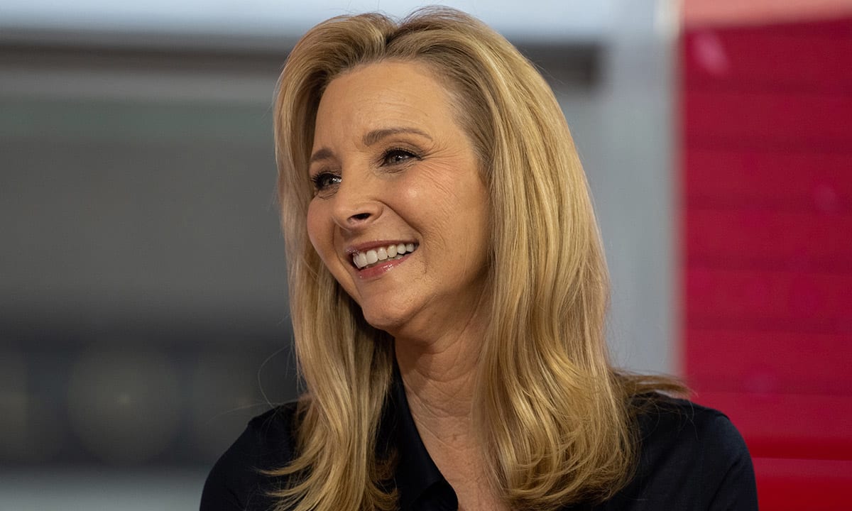 Lisa Kudrow sparks fan reaction with stunning appearance during emotional Friends reunion