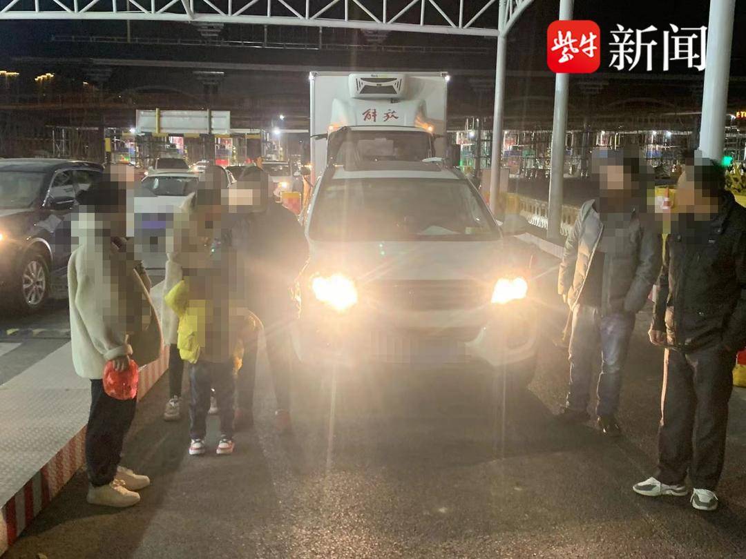 【视频】“叔叔，车上7个人！”交警检查超员，耿直小朋友开启“揭发模式”