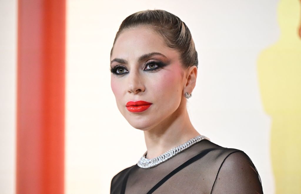 Lady Gaga Just Went Full Black Swan At the Oscars