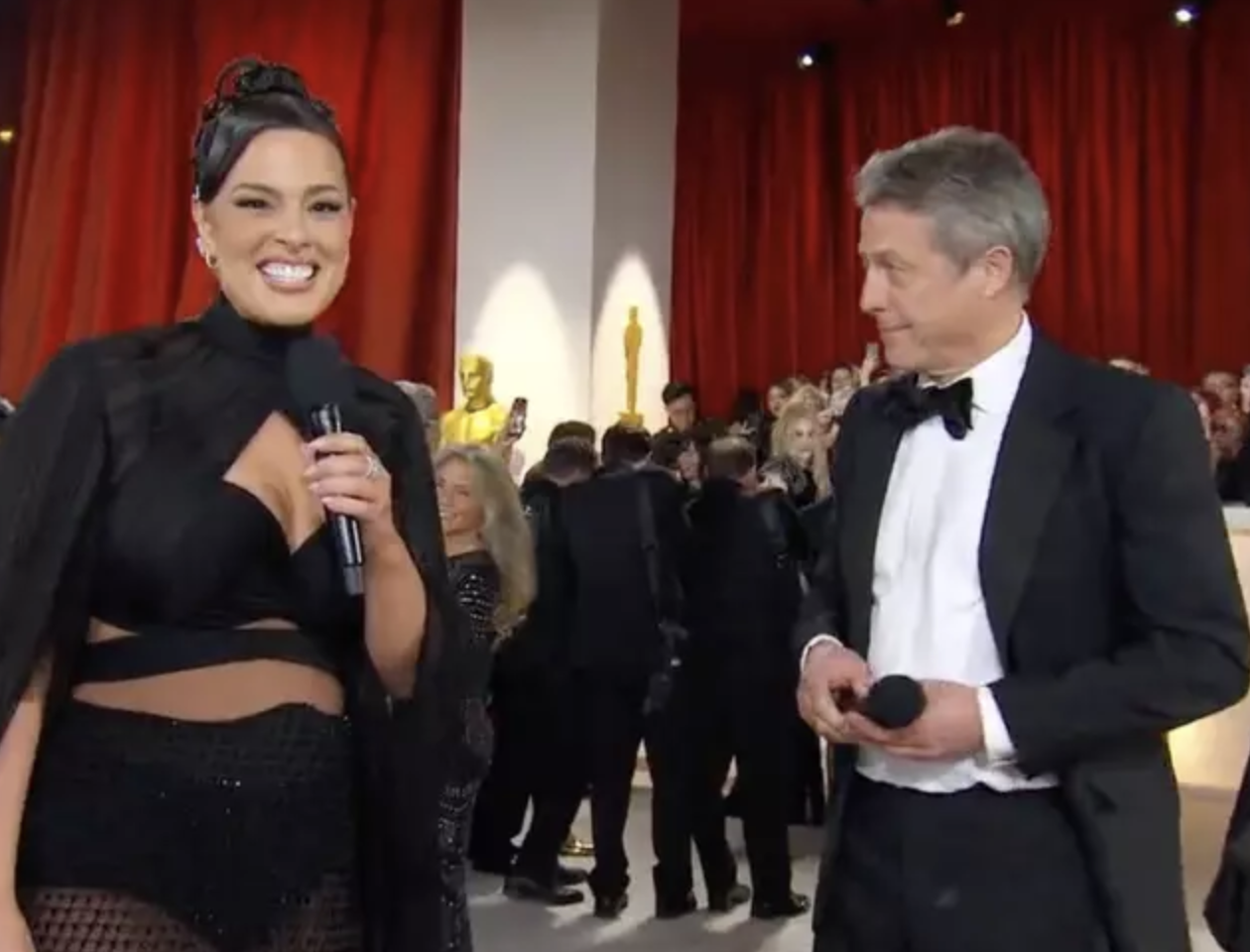Ashley Graham reacts to awkward Hugh Grant Oscars interview