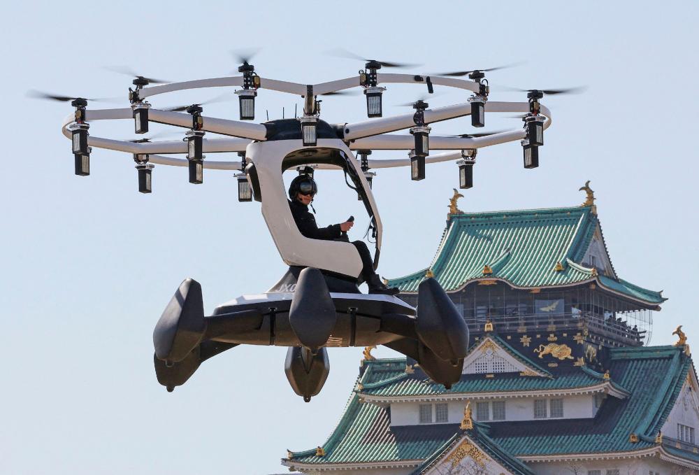 Manned flying car makes 1st outdoor flight in Japan