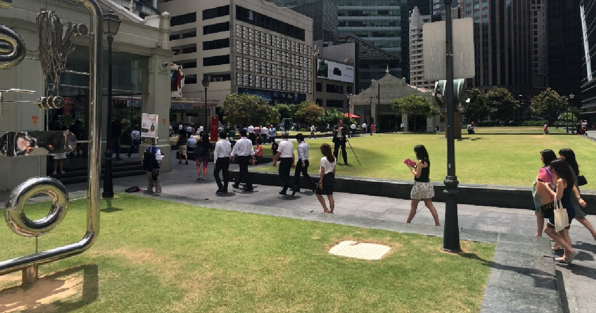 OFFICE WORKERS SAY WORKING AT CBD NOT CHEAP, EAT LUNCH 1 TIME = $8 TO $15 GONE