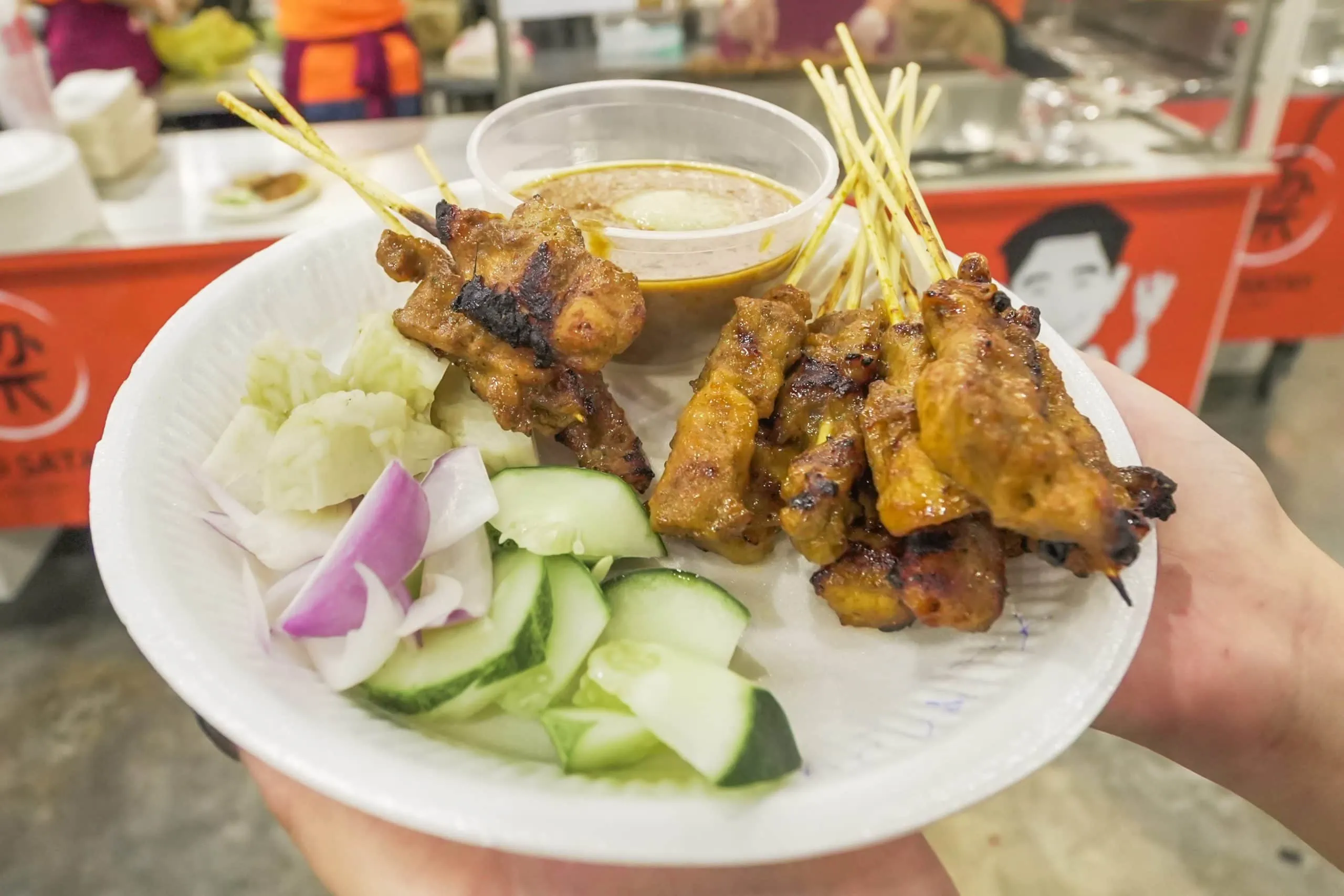 The free-to-enter Singapore Food & Beverage Fair 2023 returns with over 200 exciting stalls featuring Korean street food, mochi donuts, dry-aged beef burgers & more