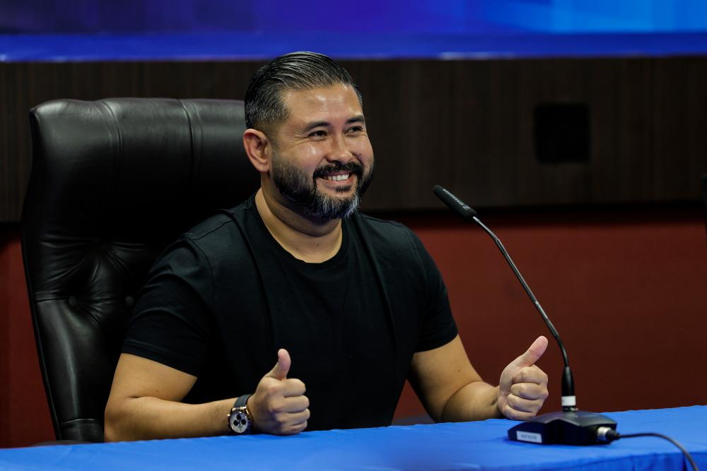Tunku Ismail agrees to donate hybrid grass for national stadium pitch