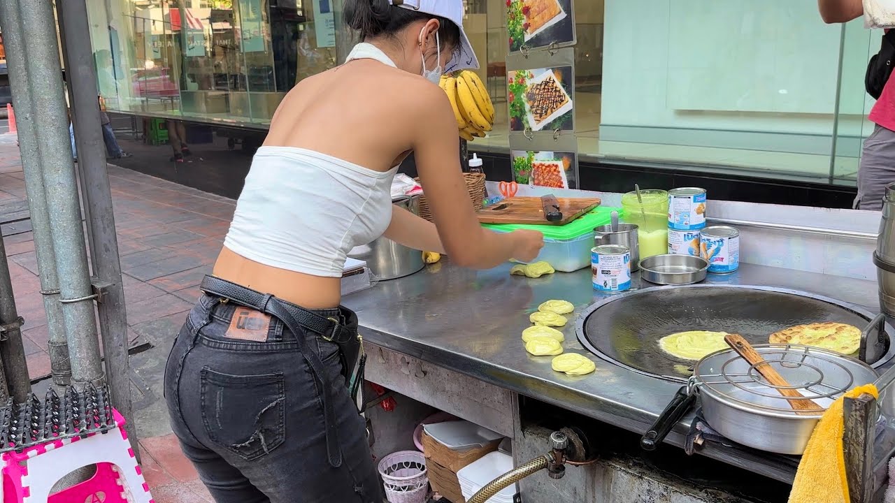 The Most Popular Roti Lady in Bangkok At Sala Daeng BTS Station Bangkok - Thai Street Food