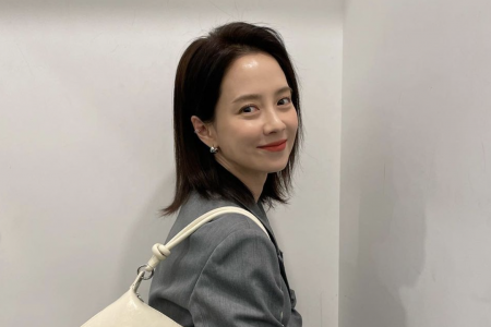 Video of Running Man star Song Ji-hyo greeting fans in sign language goes viral