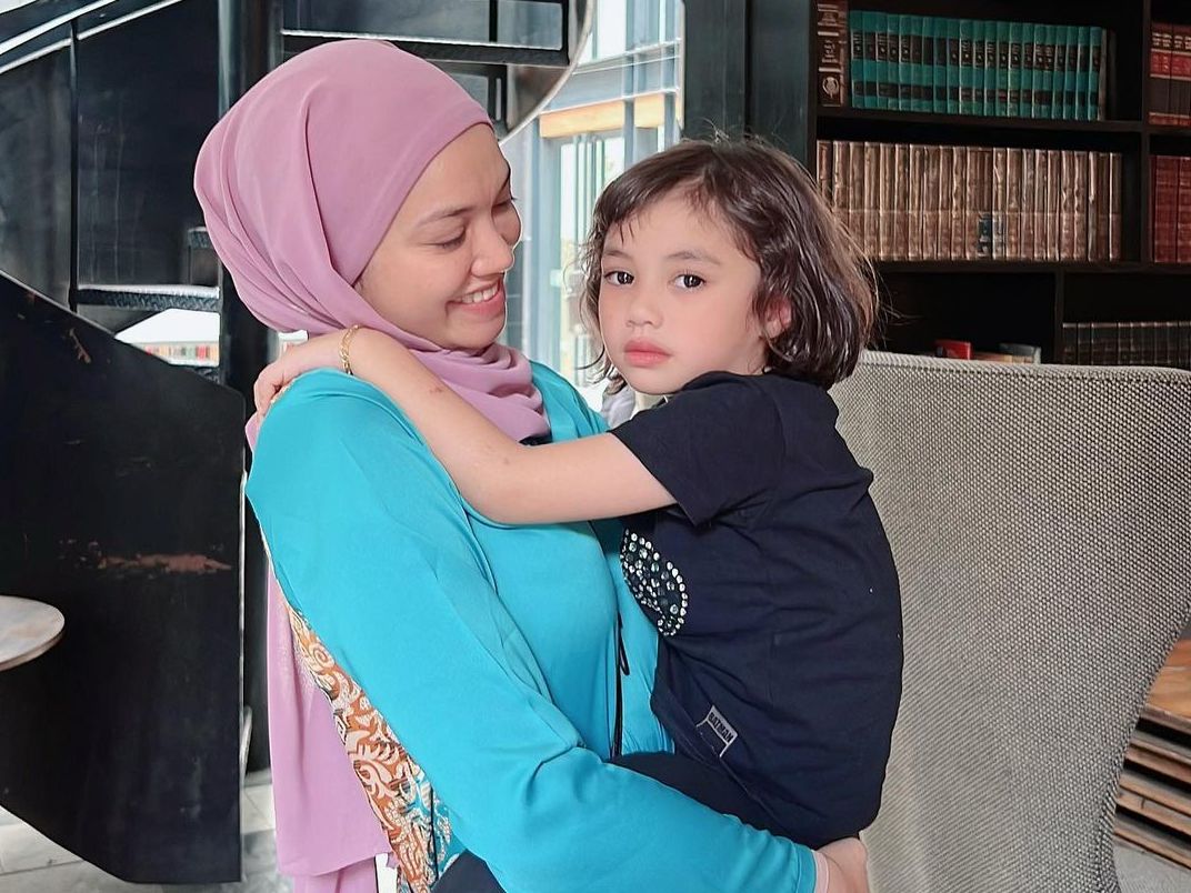 Puteri Sarah Liyana unfazed by Syamsul Yusof's nusyuz filing