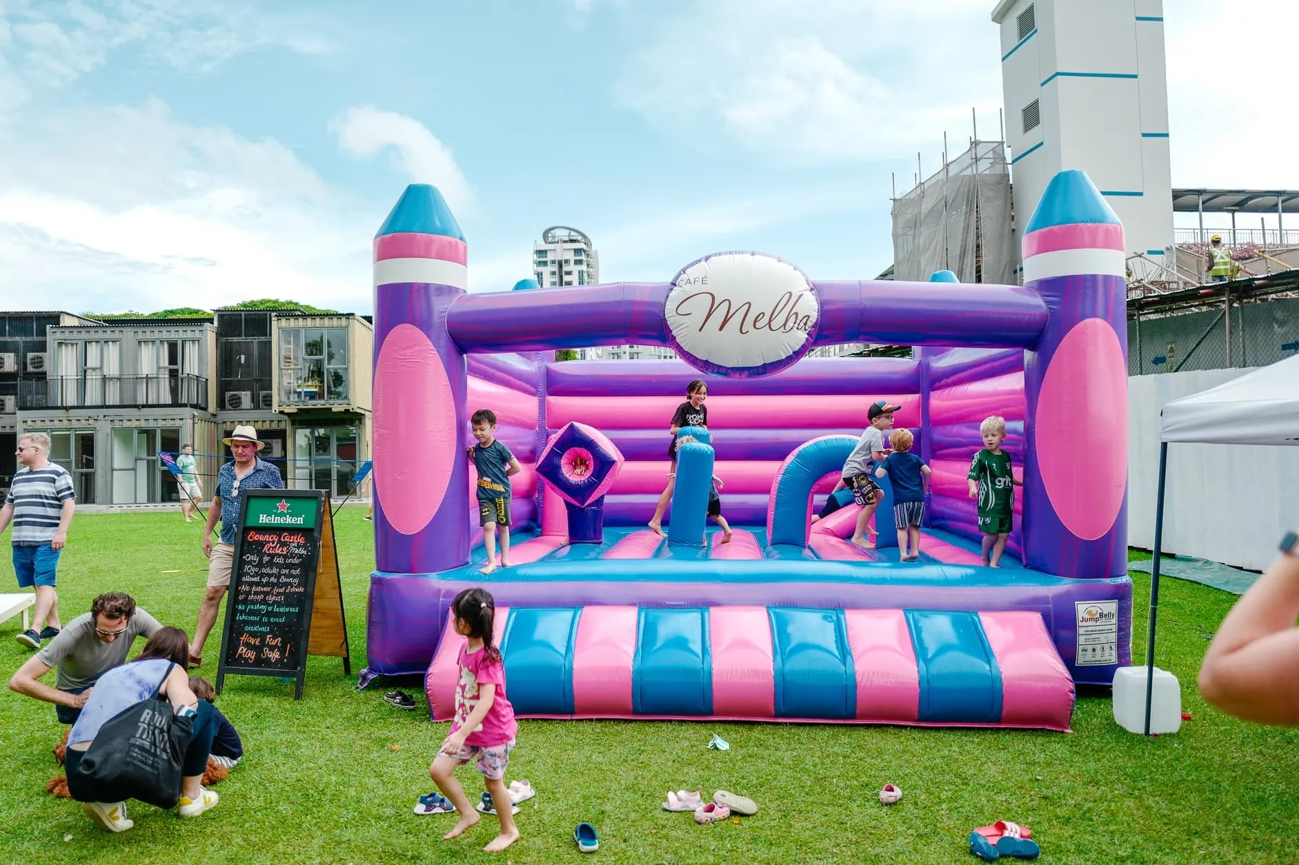 Cafe Melba is hosting its first ever retro-themed carnival featuring a vintage flea market, a bbq and pop-up bar, live music & more fun activities for the whole family