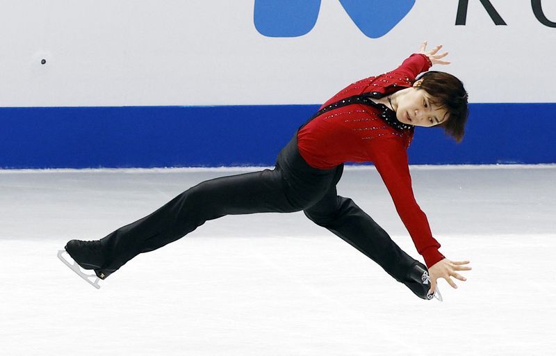 Figure skating-Japan's Uno dazzles at worlds, Miura and Kihara win gold