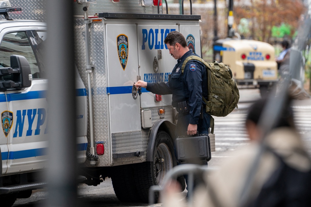 Envelope containing suspicious powder, death threat sent to DA Alvin Bragg’s NYC office