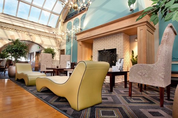 Britain's 'poshest' Wetherspoons adorned with gorgeous glass ceiling and Grecian columns