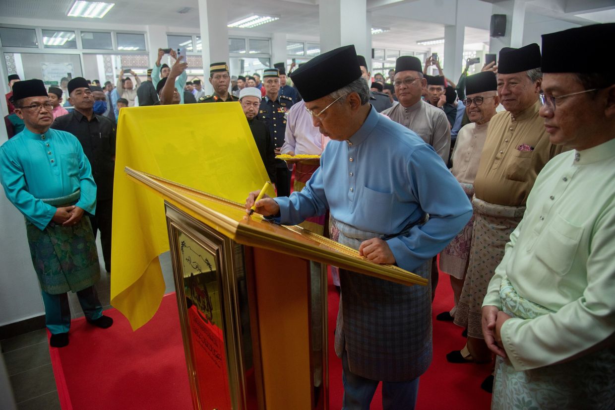 King graces opening of Al-Sultan Abdullah mosque in Labuan