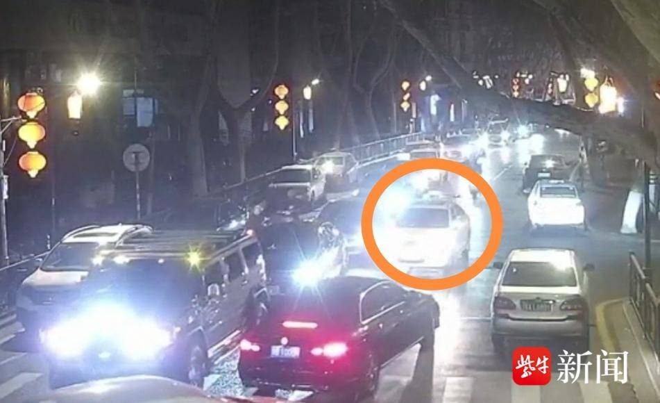 【视频】逆行、闯单行线！出租车肆意违法只因乘客着急回家