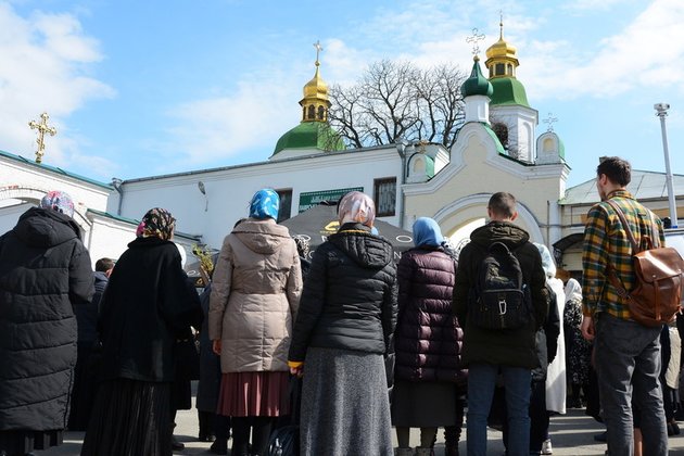 Ukrainian regions ban largest Orthodox church