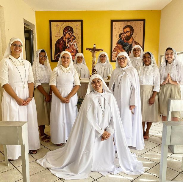 Young nun shares life inside convent using Instagram to debunk hilarious myths