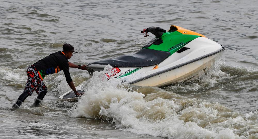 Myanmar national killed in jet ski mishap in Batu Ferringhi