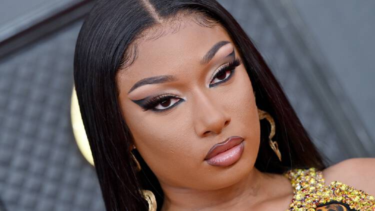 Megan Thee Stallion Dyed Her Natural Curls Blonde and Looks Like a New ...