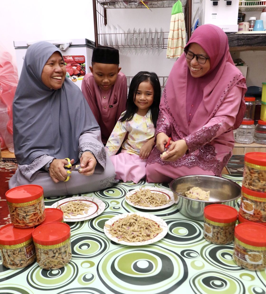 Malaysian family makes kuih gunting from 80-year-old recipe to bond during Raya